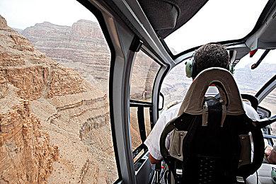 《Beyond Sunset》Steam抢先体验 像素风赛朋第一人称射击